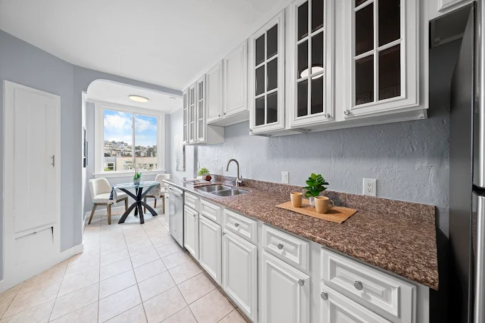 Images RESONANT IMAGERY LLC