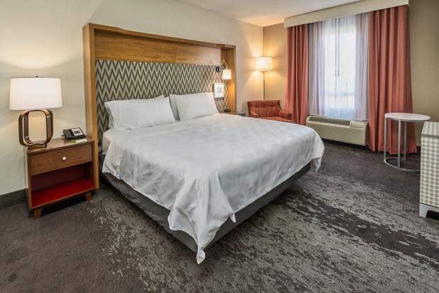 Images Holiday Inn & Suites Memphis - Wolfchase Galleria, an IHG Hotel