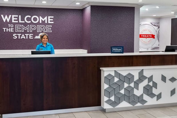 Images Hampton Inn & Suites Buffalo Downtown