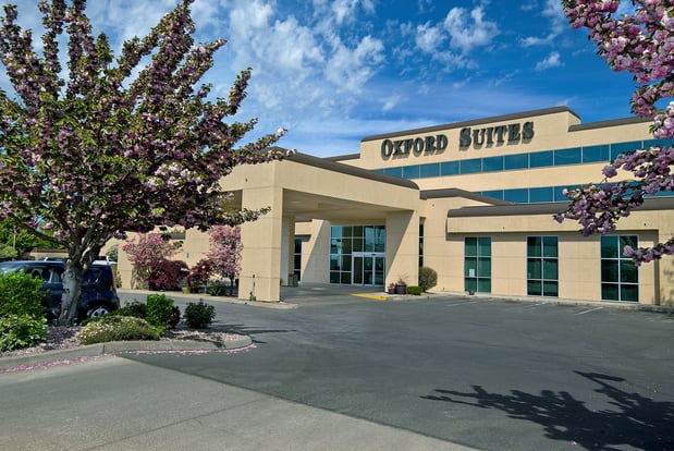Images Oxford Suites Yakima