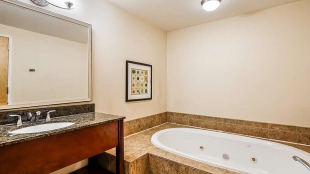 Images Best Western Plus Philadelphia Airport South at Widener University