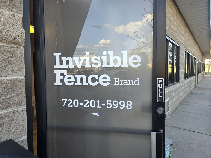 Invisible Fence® front doors in Littleton, Colorado