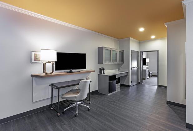Images Holiday Inn & Suites McKinney - N Allen by IHG