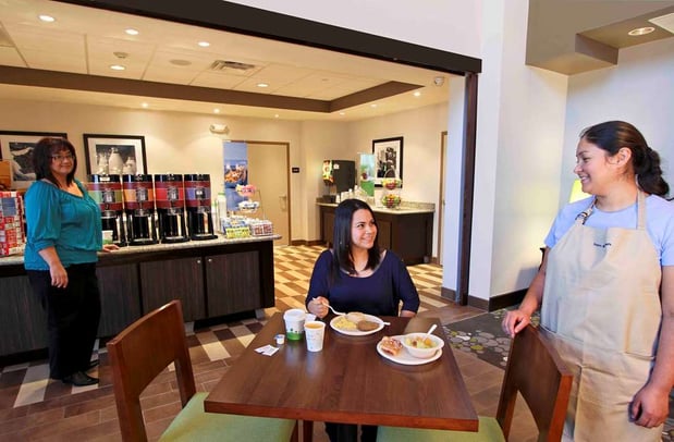 Images Hampton Inn & Suites Winnie