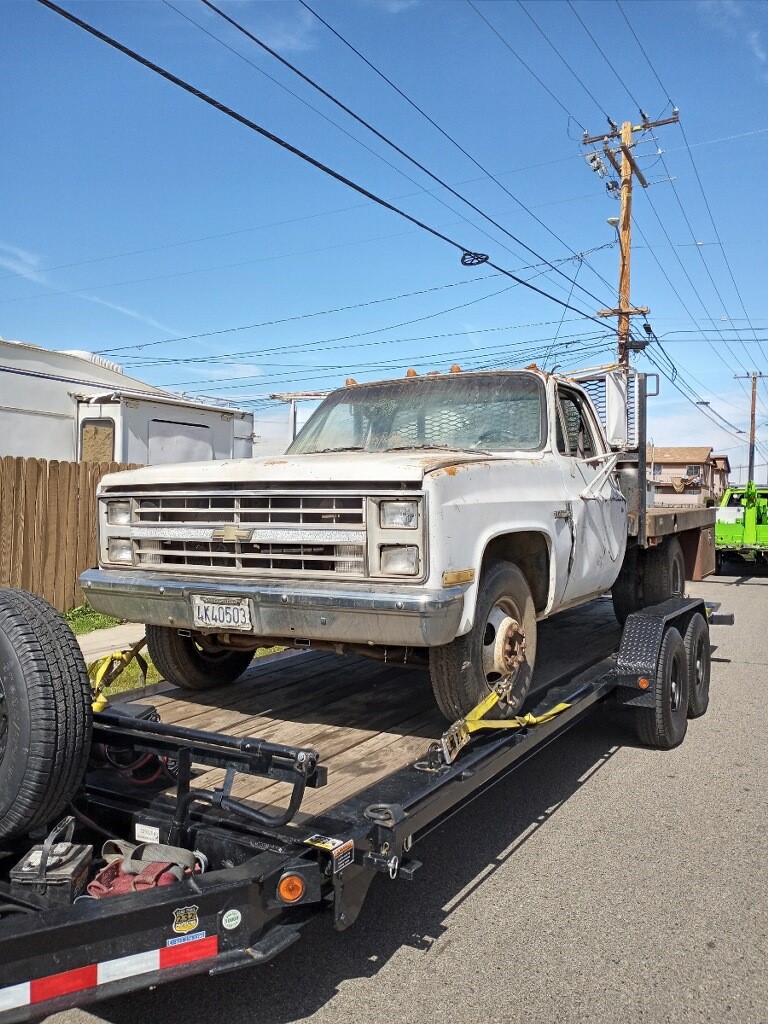 Cash for your broken down flat bed Chevy truck we pick up at your location. Leon Junk Car