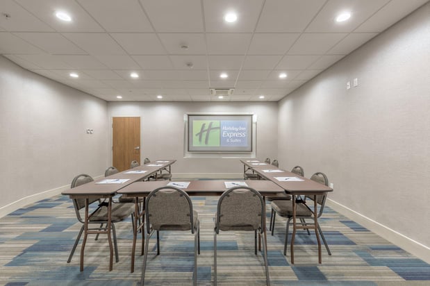 Images Holiday Inn Express & Suites Tulsa Midtown by IHG