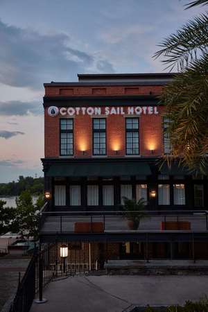 Images The Cotton Sail Hotel Savannah, Tapestry Collection by Hilton