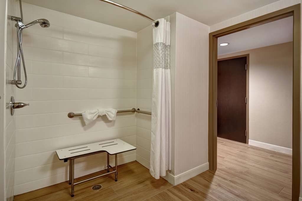 Guest room bath