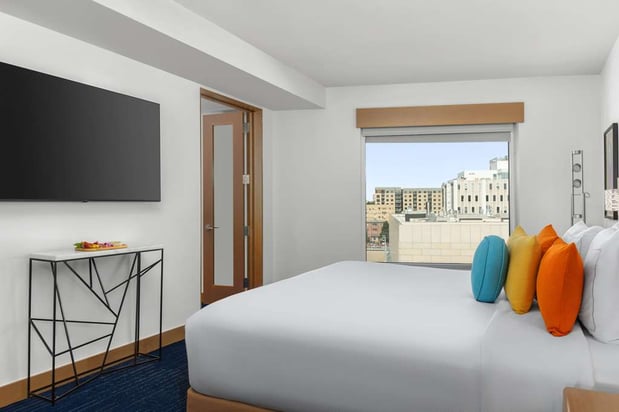 Images The Art Hotel Denver, Curio Collection by Hilton