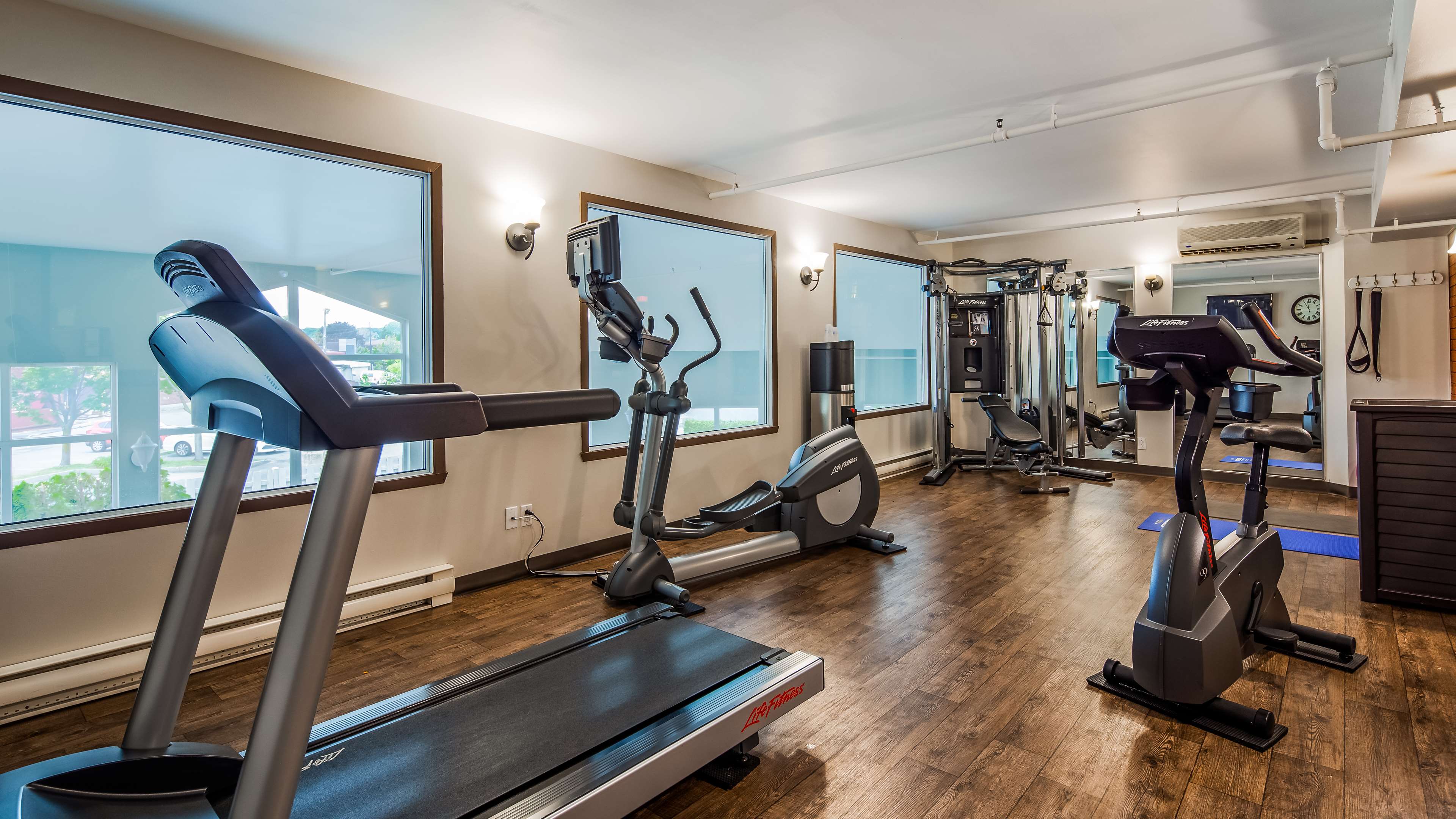 Best Western Hotel Brossard à Brossard: Fitness Centre