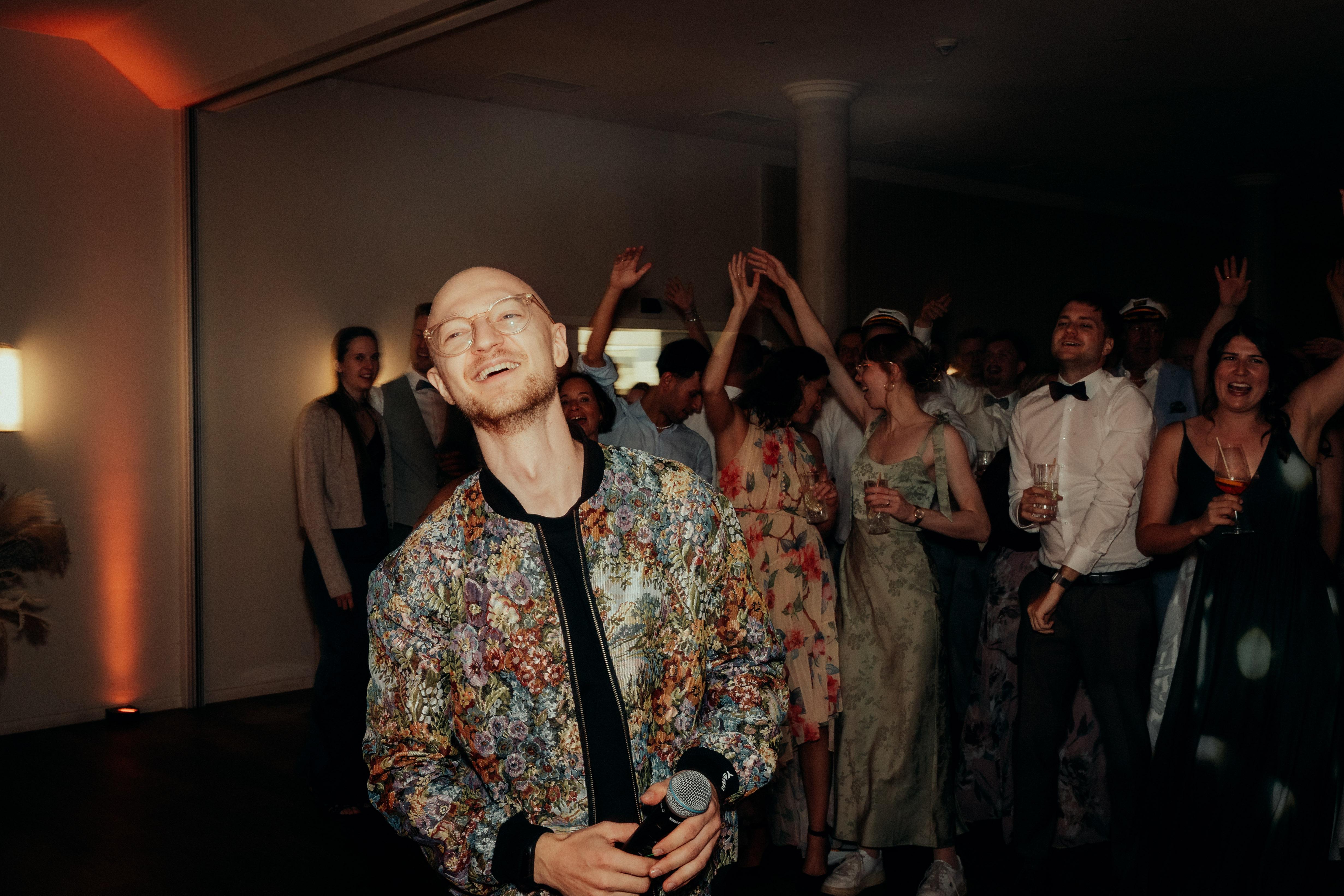 Hochzeits-DJ & Live-Musiker | Finn Schüßler alias FINNÉSS, Angelweg 26 in Handschuhsheim