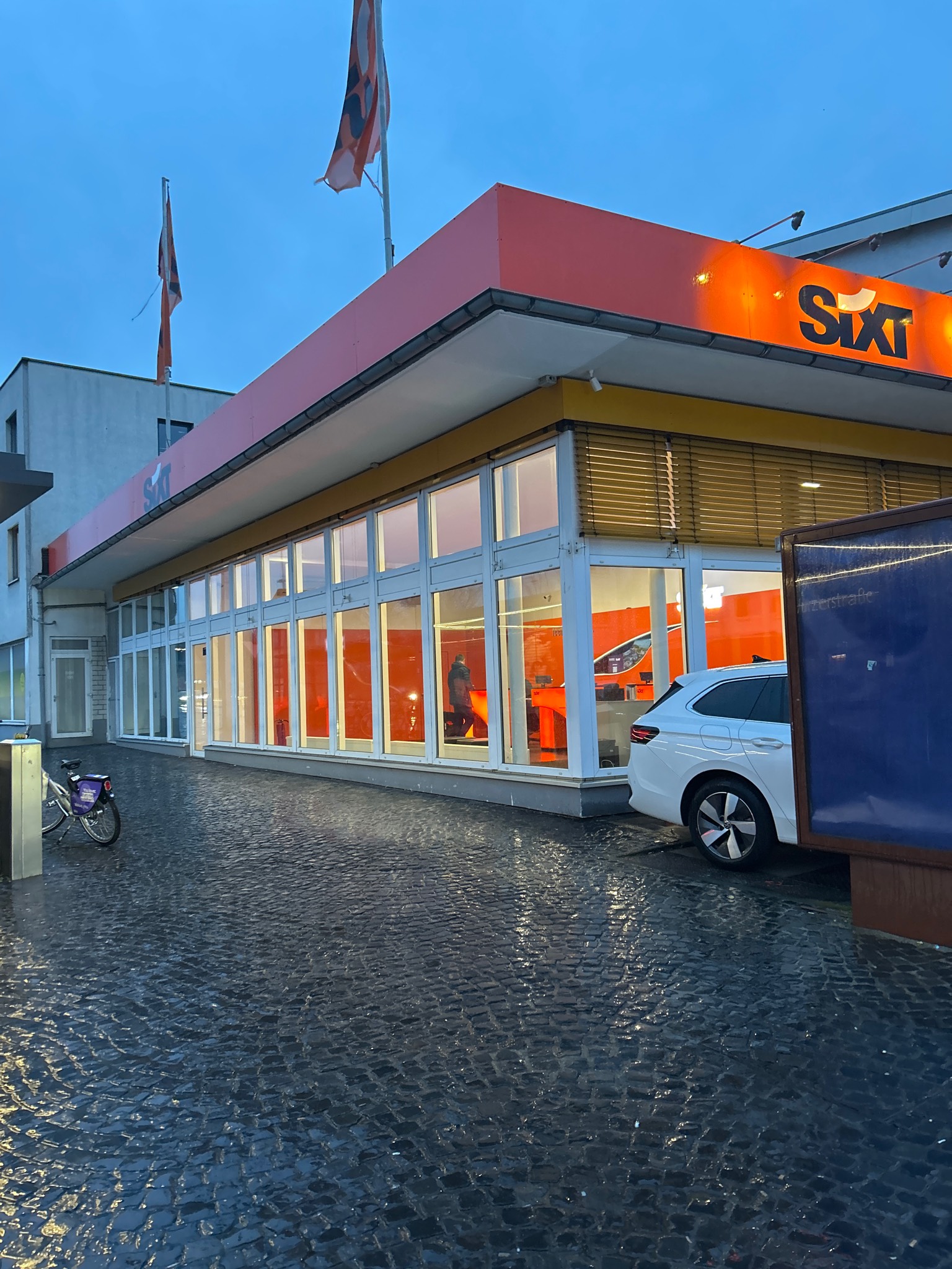 SIXT Autovermietung Bonn, Godesberger Allee 2-6 in Bonn