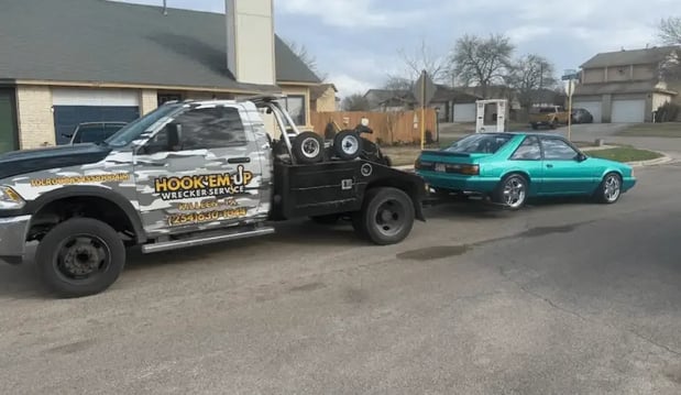 Images Hook 'Em Up Wrecker Service