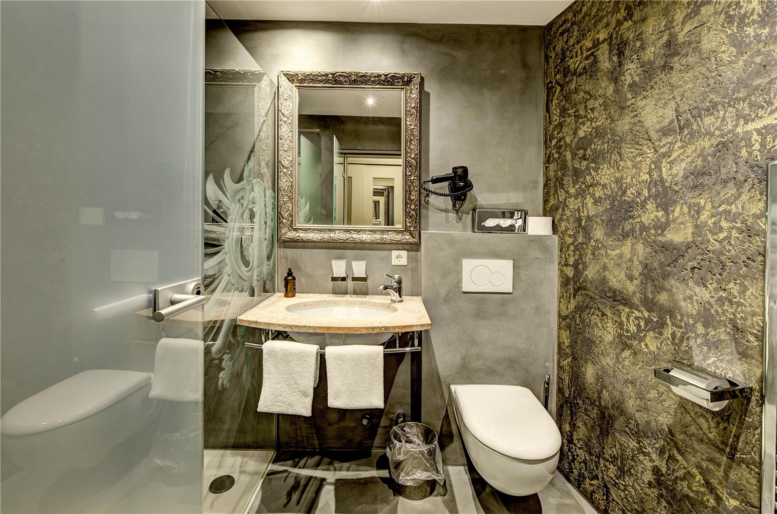 Hotel Goldener Adler, BW Signature Collection, Herzog - Friedrich Str 6 in Innsbruck
