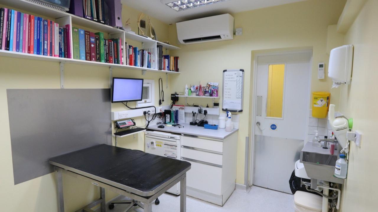 Consultation room at Arbury Road Vets Arbury Road Veterinary Surgery - Cambridge Cambridge 01223 361911