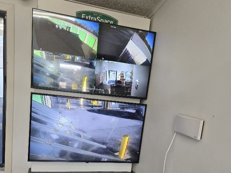 Security Screens - Extra Space Storage at 900 Urlin Ave, Columbus, OH 43215