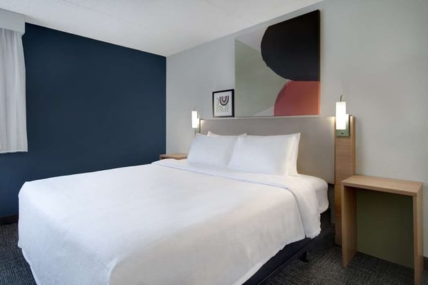 Images Spark by Hilton Rochester University Area