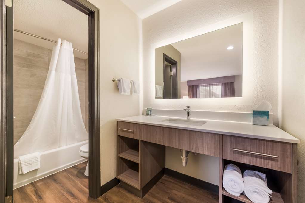Multi-level Guest Suite with 2 King Beds, Vanity