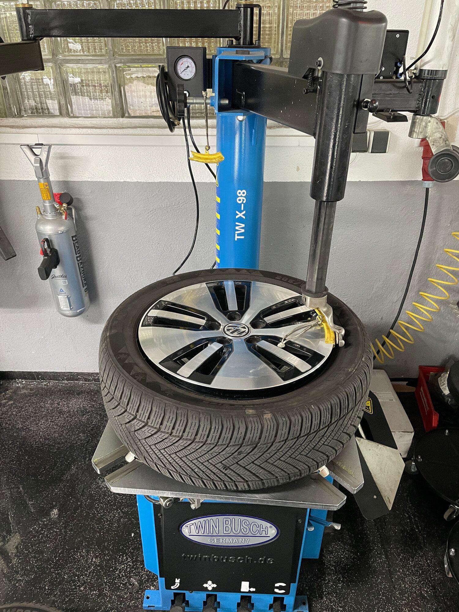 Bilder TJs Garage GmbH