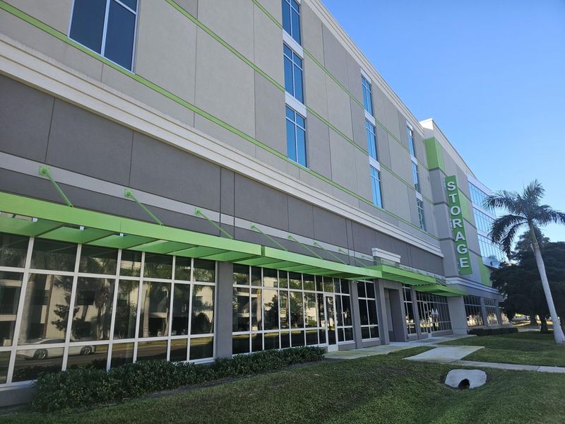 Images Extra Space Storage