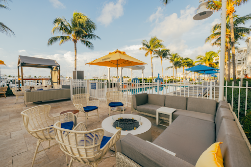 Yellowfin Bar & Kitchen Image