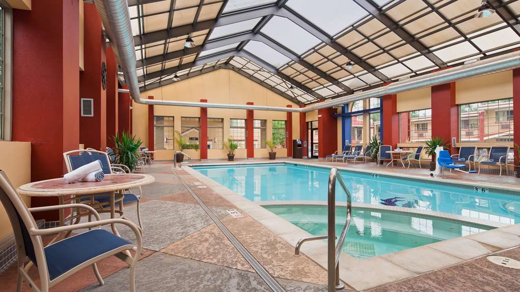 Pool Best Western University Inn Fort Collins (970)484-2984