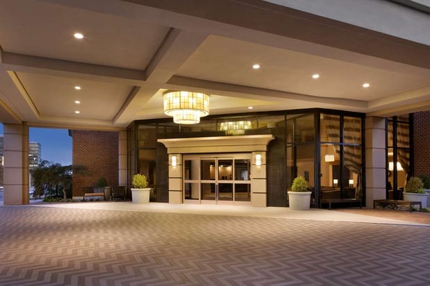 Images DoubleTree by Hilton McLean Tysons
