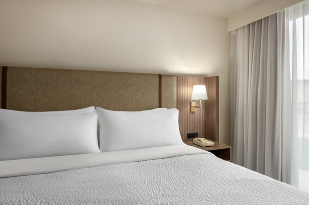Images Holiday Inn Ontario by IHG