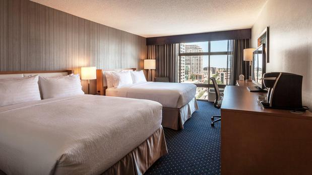 Images Holiday Inn Chicago North-Evanston by IHG