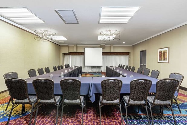 Images Embassy Suites by Hilton Kansas City Plaza