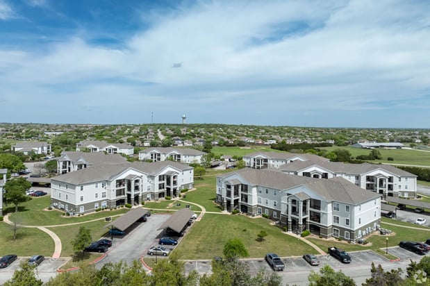 Images Lakeline Apartments
