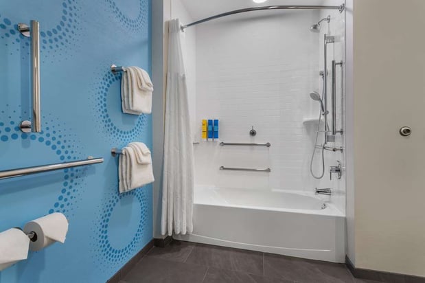 Images Tru by Hilton Janesville