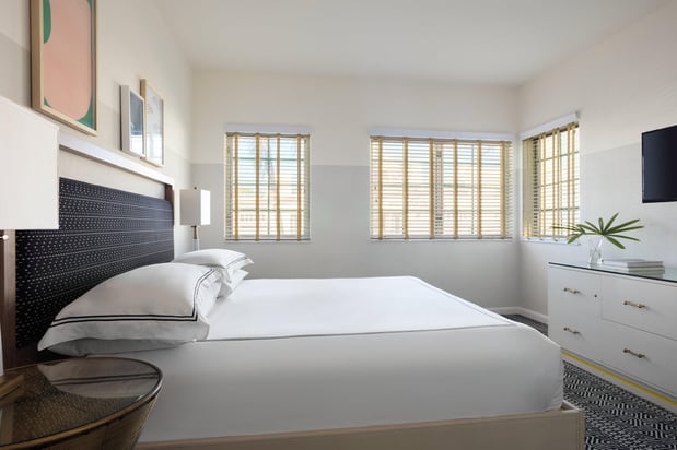Images Kimpton Surfcomber Hotel by IHG