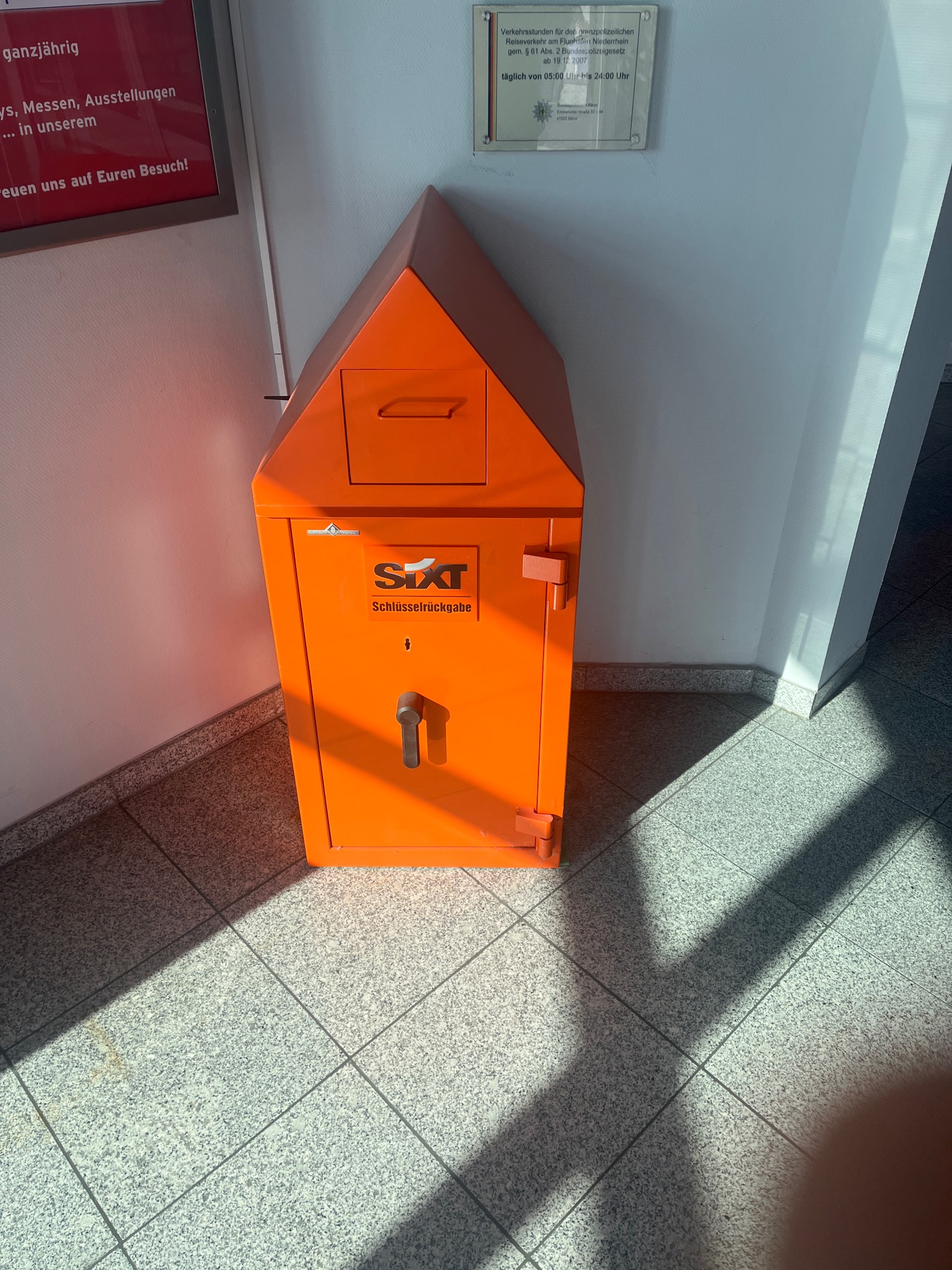 SIXT Autovermietung Weeze/Niederrhein Flughafen, Flughafen-Ring 1 in Weeze