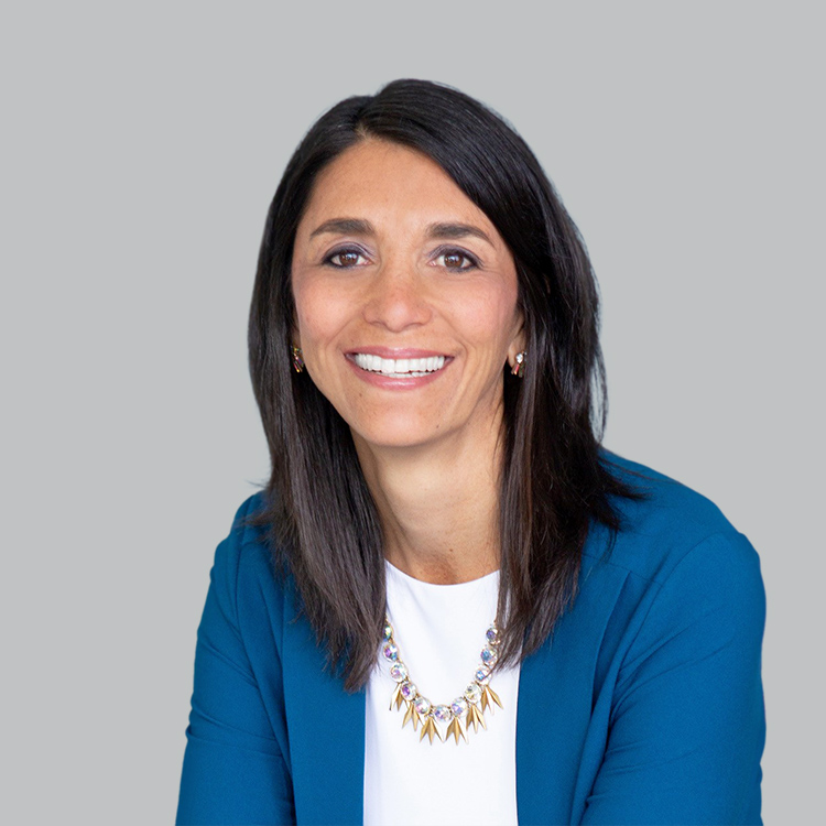 Headshot of Elena Martinez, a wealth advisor at Chase