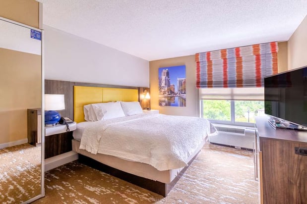 Images Hampton Inn & Suites Raleigh Cary Lenovo Center