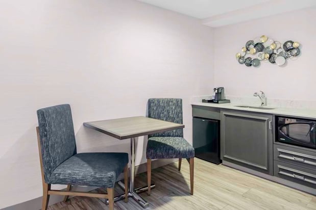 Images Hilton Garden Inn Freeport Downtown