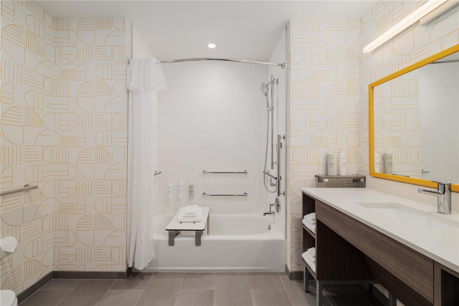 Guest room bath