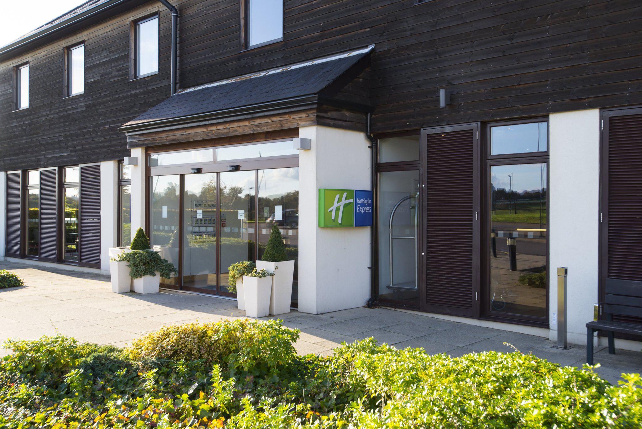 Holiday Inn Express London - Epsom Downs, an IHG Hotel Surrey 01372 755200