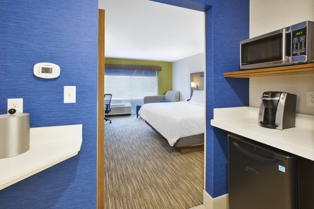 Images Holiday Inn Express & Suites Grand Rapids - Airport North by IHG