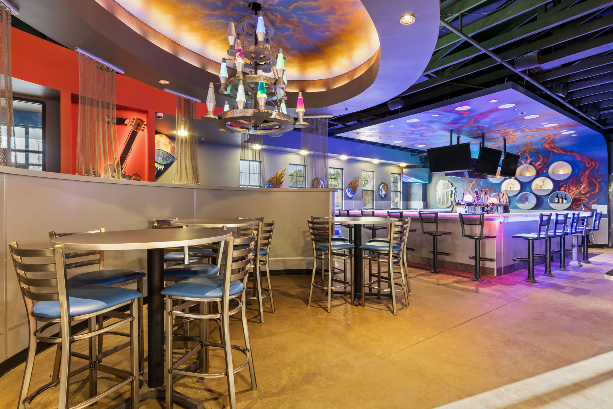 mellow mushroom Arlington dining room