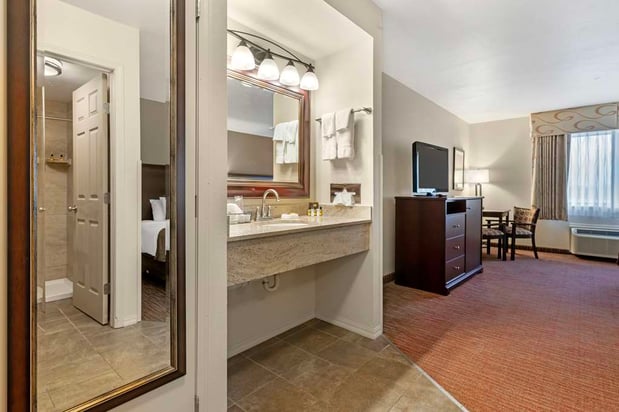 Images Best Western Plus Concord Inn