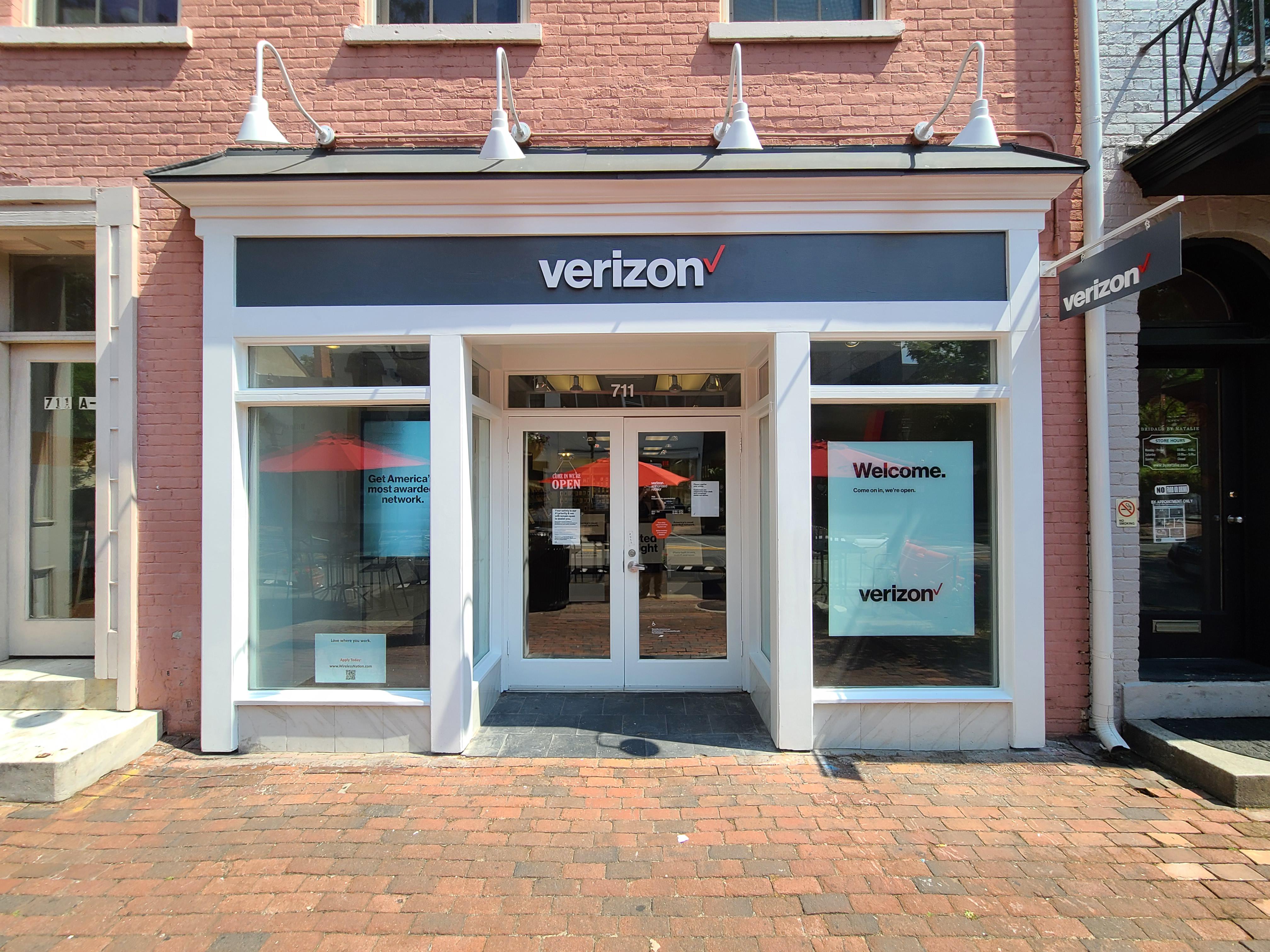 Verizon Authorized Retailer, TCC Photo