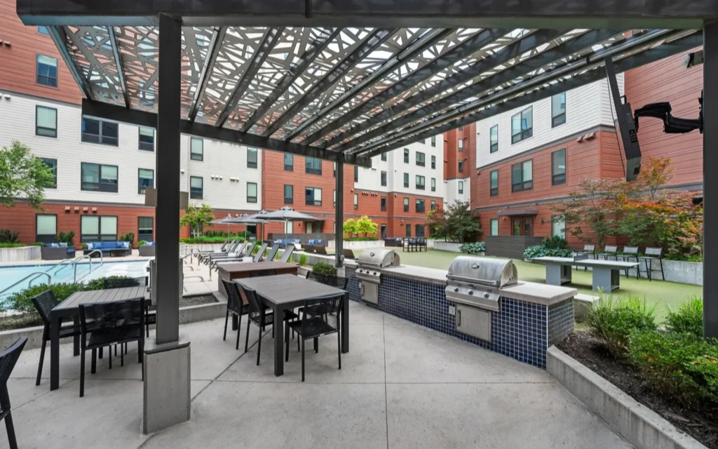 Courtyard Grill Station