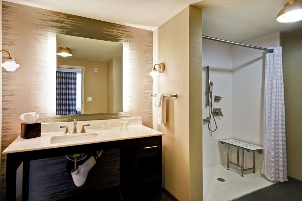 Guest room bath Homewood Suites by Hilton Dallas/Arlington South Arlington (817)465-4663