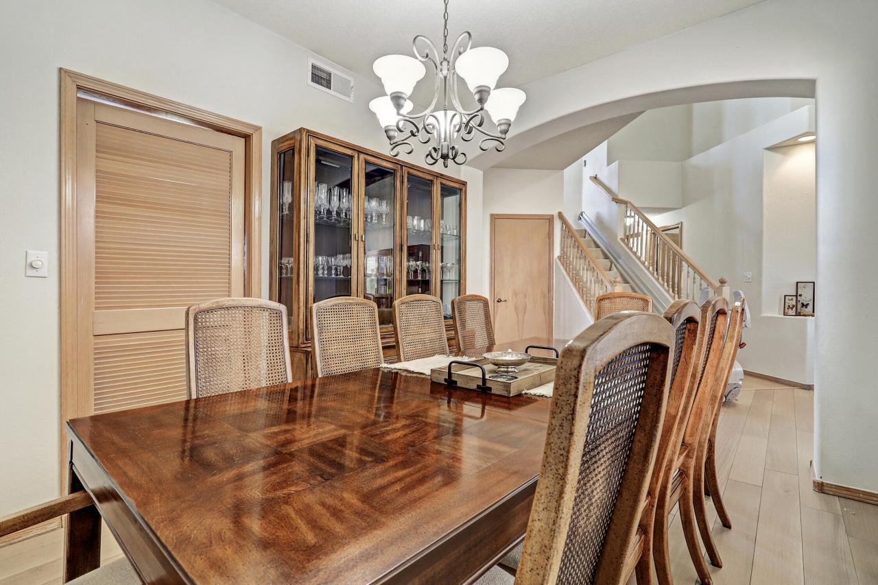 Lanya Androlewicz Realtor Coldwell Banker Legacy Image