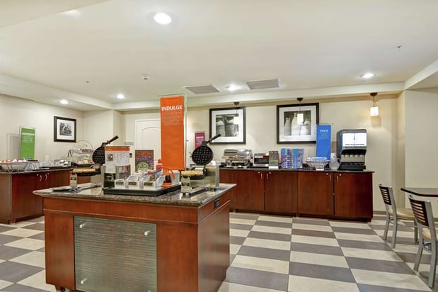 Images Hampton Inn & Suites Peoria at Grand Prairie, IL