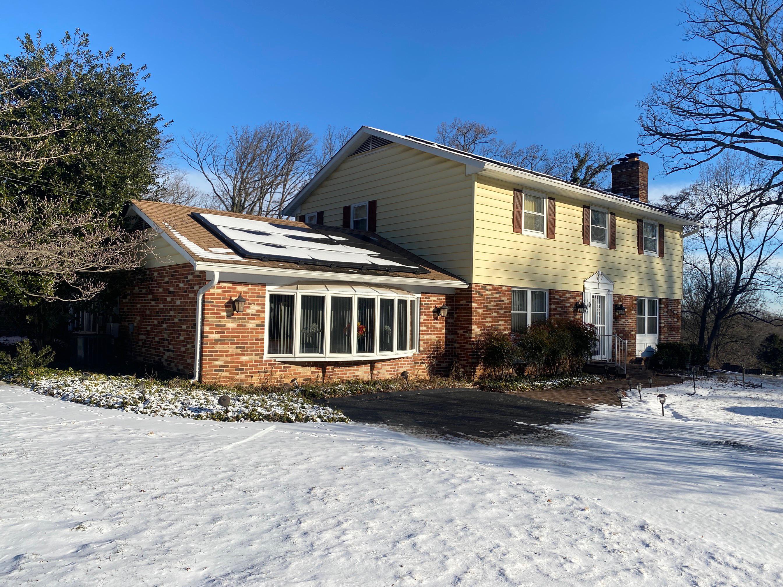 Fascia, siding, and roof inspection! Looking to remove the old aluminum siding and 3 tab shingles with a premium lifetime roofing and siding system!