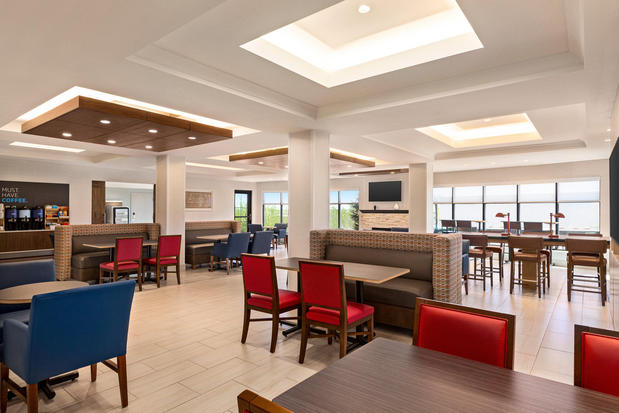 Images Holiday Inn Express & Suites Denver Airport by IHG
