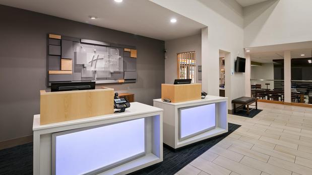 Images Holiday Inn Express & Suites Everett by IHG